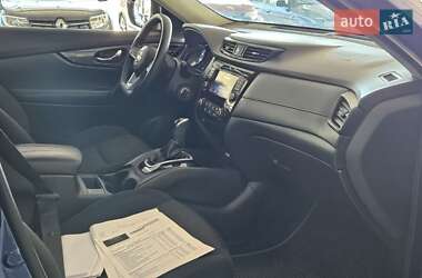 Внедорожник / Кроссовер Nissan Rogue 2017 в 