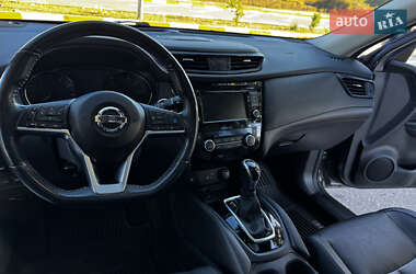 Внедорожник / Кроссовер Nissan Rogue 2018 в 