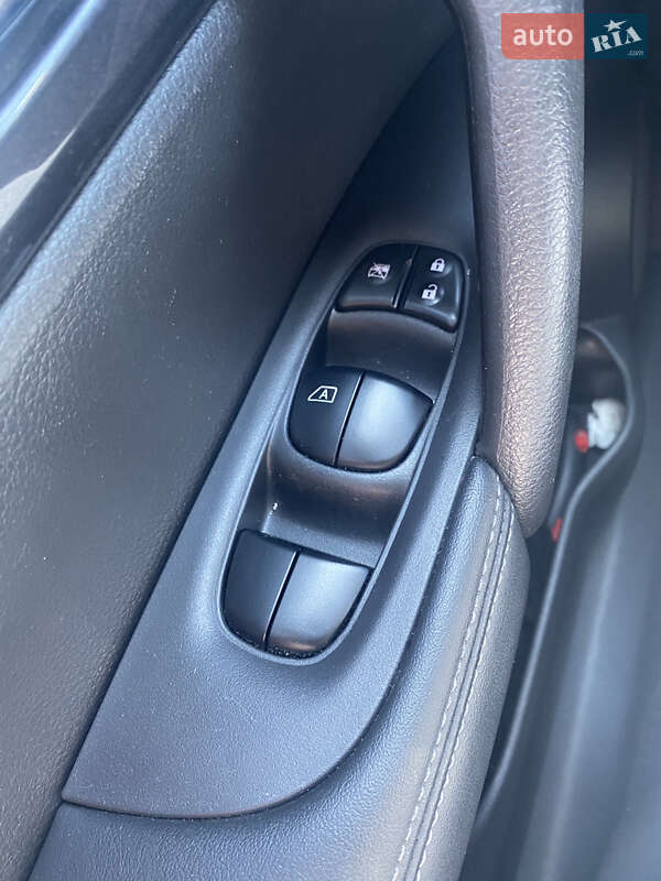 Внедорожник / Кроссовер Nissan Rogue 2017 в Виннице