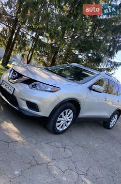 Позашляховик / Кросовер Nissan Rogue 2015 в Рівному