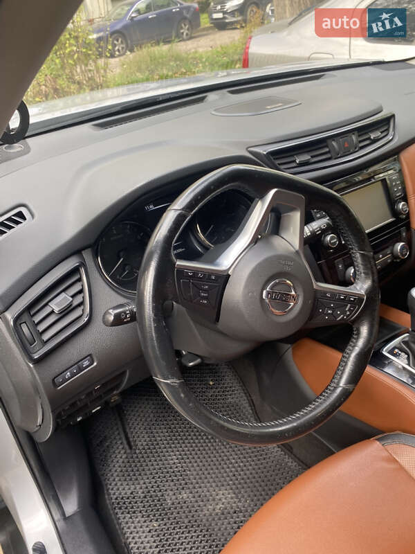 Внедорожник / Кроссовер Nissan Rogue 2017 в Львове