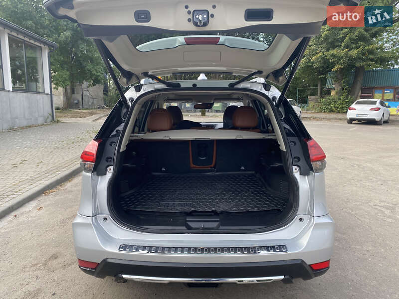 Внедорожник / Кроссовер Nissan Rogue 2017 в Львове