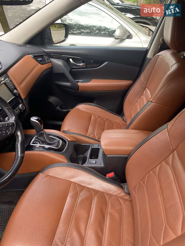 Внедорожник / Кроссовер Nissan Rogue 2017 в Львове