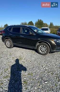Внедорожник / Кроссовер Nissan Rogue 2017 в 