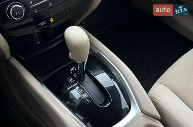 Внедорожник / Кроссовер Nissan Rogue 2014 в 