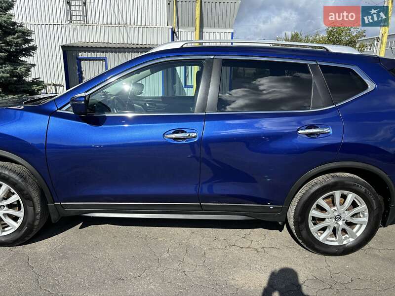 Внедорожник / Кроссовер Nissan Rogue 2017 в Хмельницком