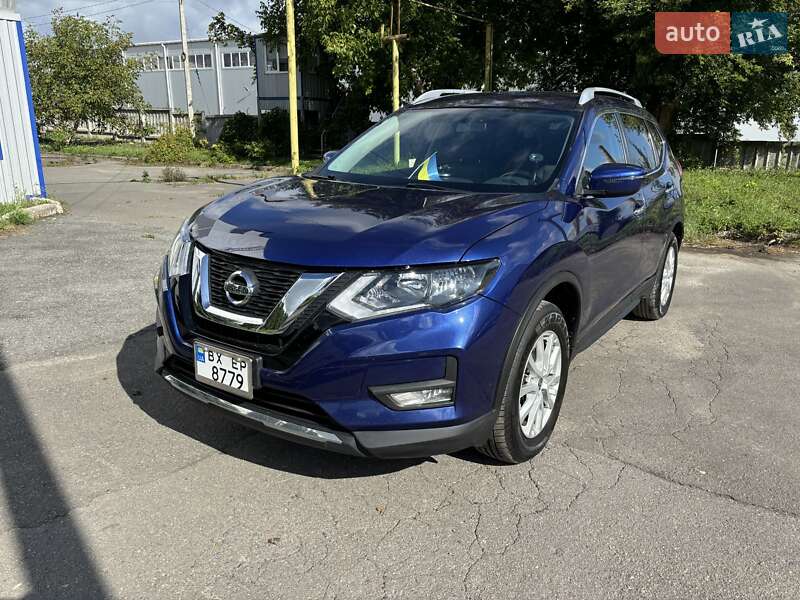 Внедорожник / Кроссовер Nissan Rogue 2017 в Хмельницком