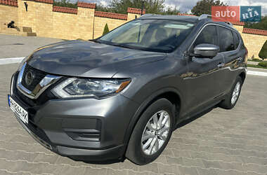 Внедорожник / Кроссовер Nissan Rogue 2018 в 
