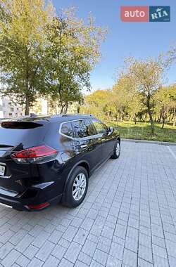 Внедорожник / Кроссовер Nissan Rogue 2018 в 