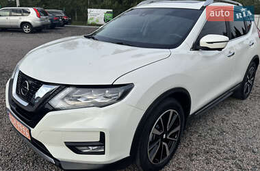 Внедорожник / Кроссовер Nissan Rogue 2017 в Луцке