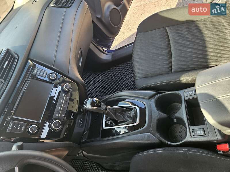 Внедорожник / Кроссовер Nissan Rogue 2018 в Ужгороде