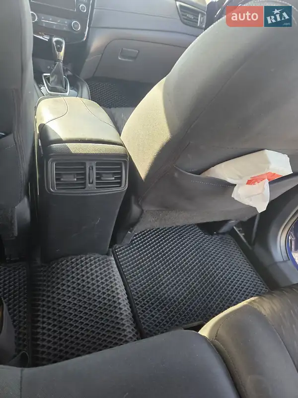 Nissan Rogue 2018 VIN KNMAT2MT9JP578330 фото оголошення 31 з 92