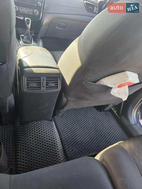 Внедорожник / Кроссовер Nissan Rogue 2018 в Ужгороде