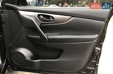 Внедорожник / Кроссовер Nissan Rogue 2018 в 