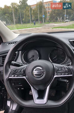 Внедорожник / Кроссовер Nissan Rogue 2018 в 