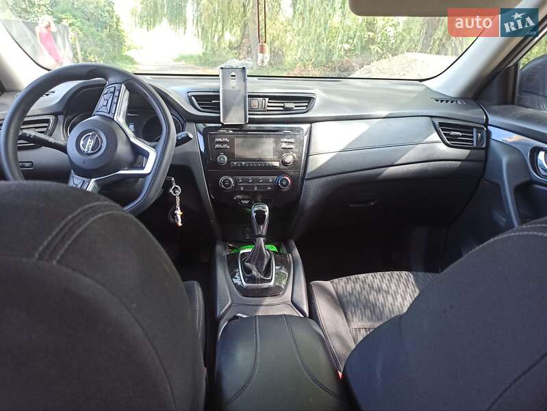 Внедорожник / Кроссовер Nissan Rogue 2016 в Ровно