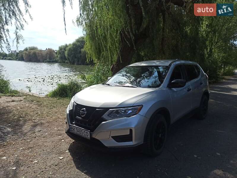 Внедорожник / Кроссовер Nissan Rogue 2016 в Ровно