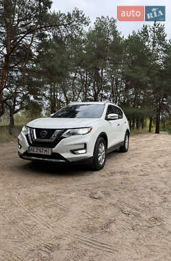 Внедорожник / Кроссовер Nissan Rogue 2019 в Каменском