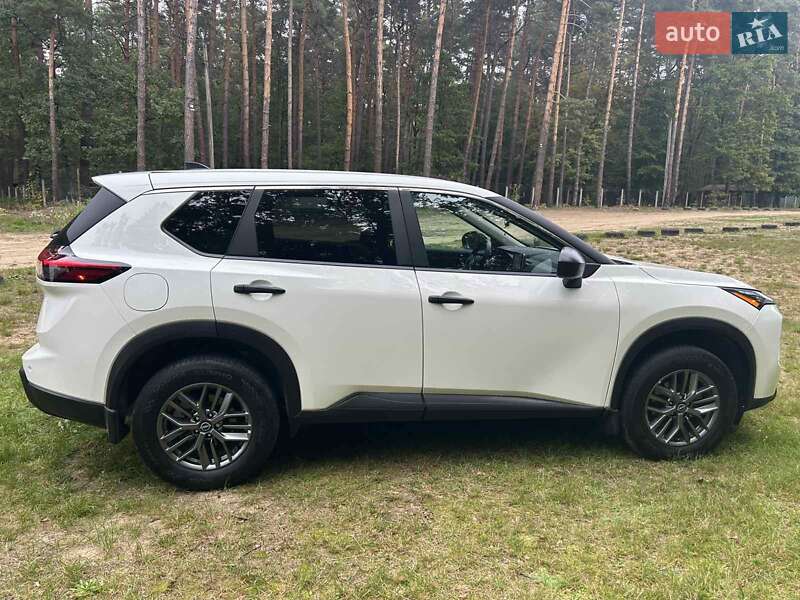 Внедорожник / Кроссовер Nissan Rogue 2024 в Львове