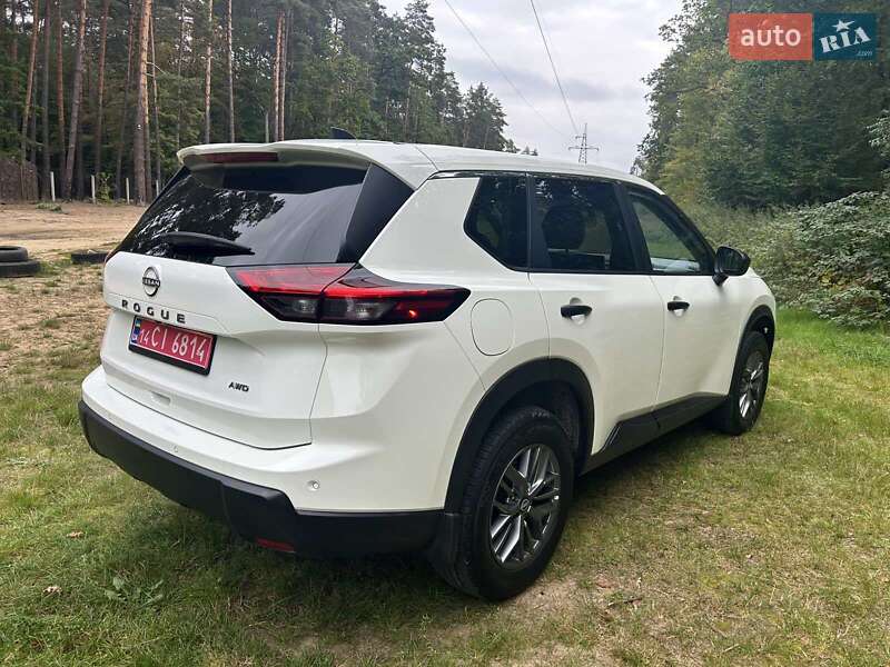 Внедорожник / Кроссовер Nissan Rogue 2024 в Львове