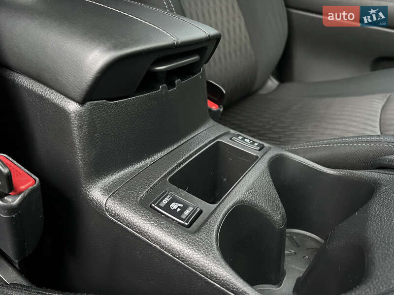 Позашляховик / Кросовер Nissan Rogue 2017 в Черкасах