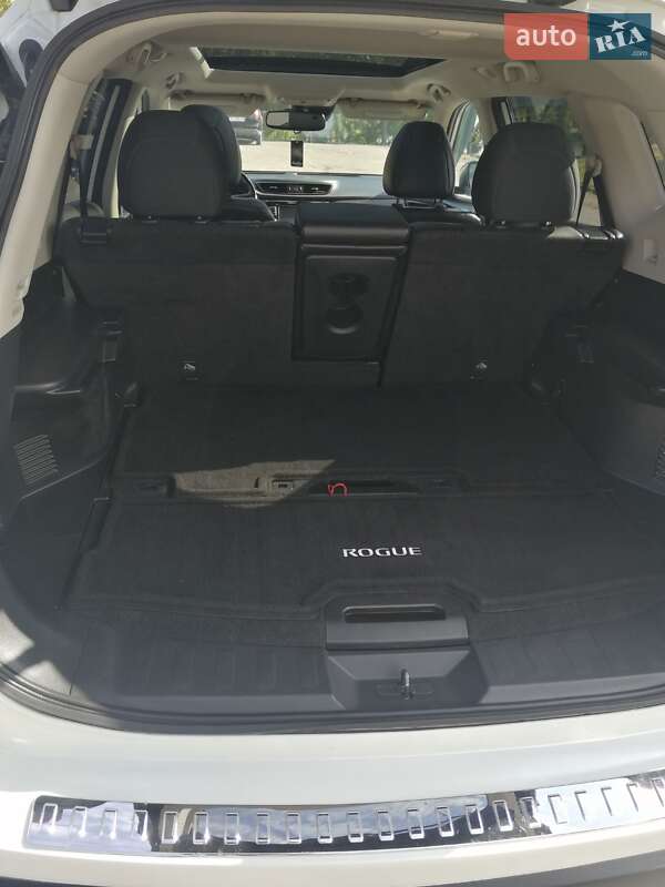 Позашляховик / Кросовер Nissan Rogue 2017 в Горішніх Плавнях