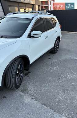 Внедорожник / Кроссовер Nissan Rogue 2019 в Львове