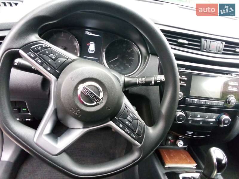 Позашляховик / Кросовер Nissan Rogue 2017 в Шполі