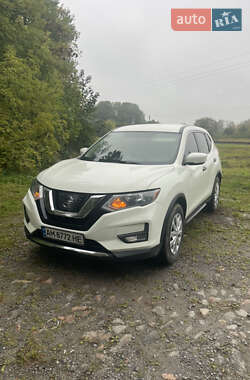 Внедорожник / Кроссовер Nissan Rogue 2017 в 