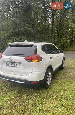 Внедорожник / Кроссовер Nissan Rogue 2017 в 