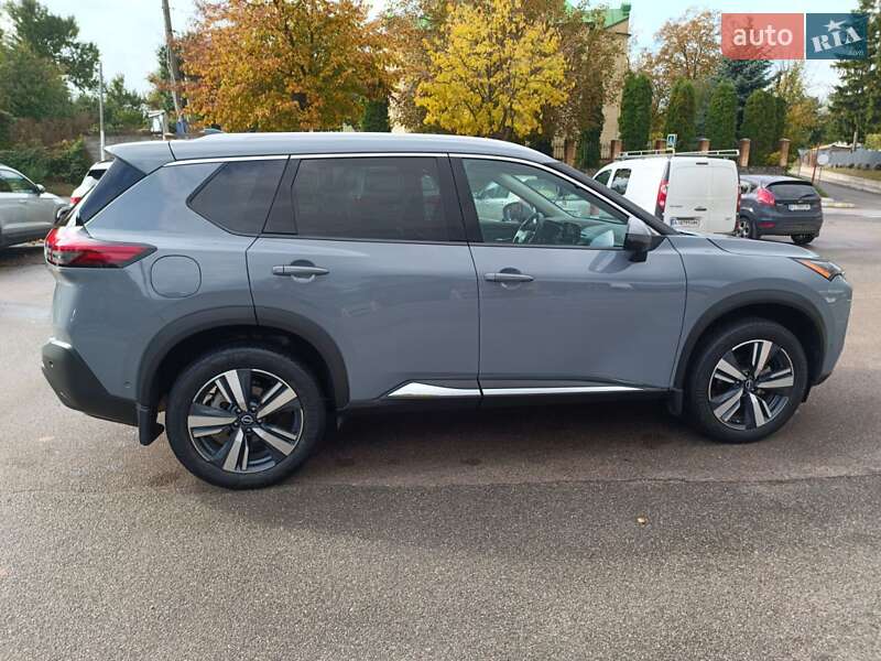 Позашляховик / Кросовер Nissan Rogue 2023 в Києві