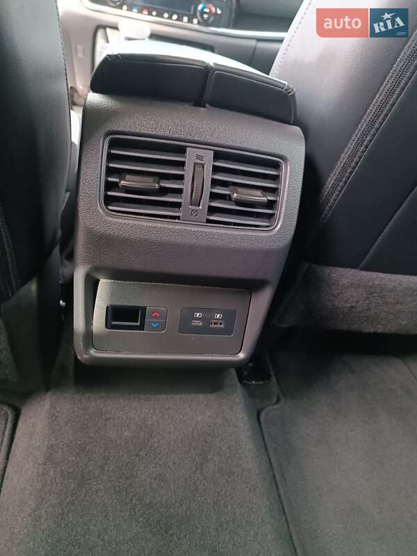 Позашляховик / Кросовер Nissan Rogue 2023 в Києві