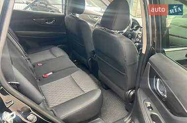 Внедорожник / Кроссовер Nissan Rogue 2017 в 