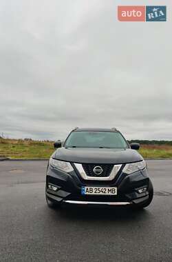 Внедорожник / Кроссовер Nissan Rogue 2018 в 