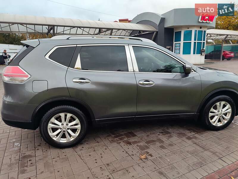 Позашляховик / Кросовер Nissan Rogue 2015 в Києві