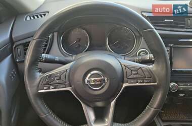 Внедорожник / Кроссовер Nissan Rogue 2017 в 