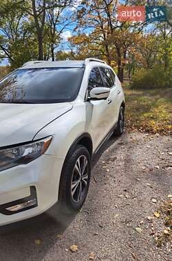 Внедорожник / Кроссовер Nissan Rogue 2017 в 
