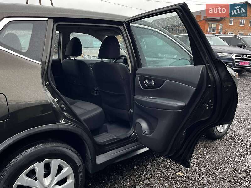 Внедорожник / Кроссовер Nissan Rogue 2017 в Луцке