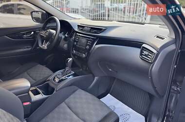 Внедорожник / Кроссовер Nissan Rogue 2018 в 