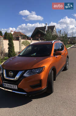 Внедорожник / Кроссовер Nissan Rogue 2019 в 