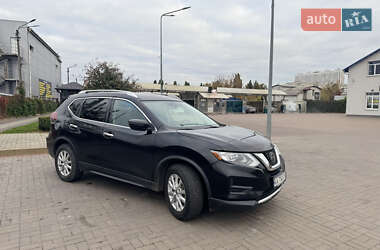 Внедорожник / Кроссовер Nissan Rogue 2018 в 