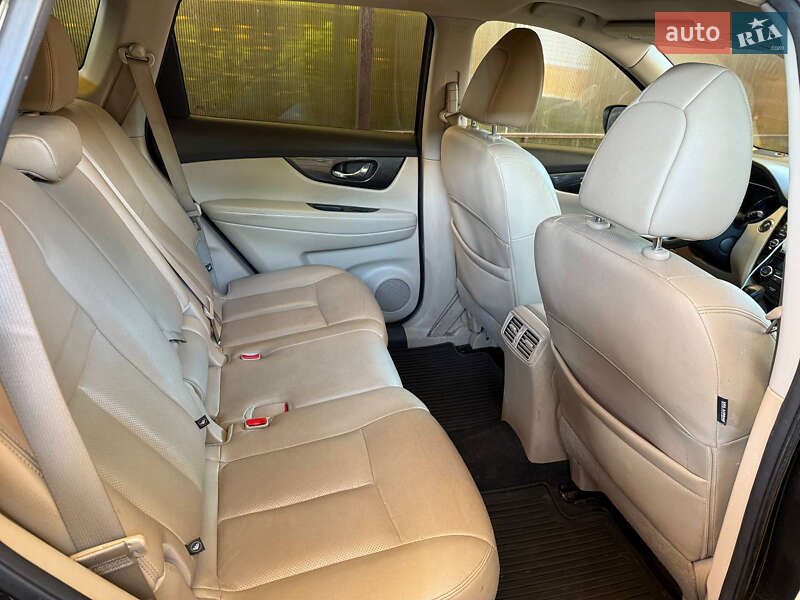 Позашляховик / Кросовер Nissan Rogue 2016 в Чернігові