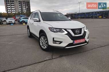 Позашляховик / Кросовер Nissan Rogue 2017 в Львові