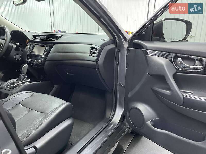 Внедорожник / Кроссовер Nissan Rogue 2016 в Днепре