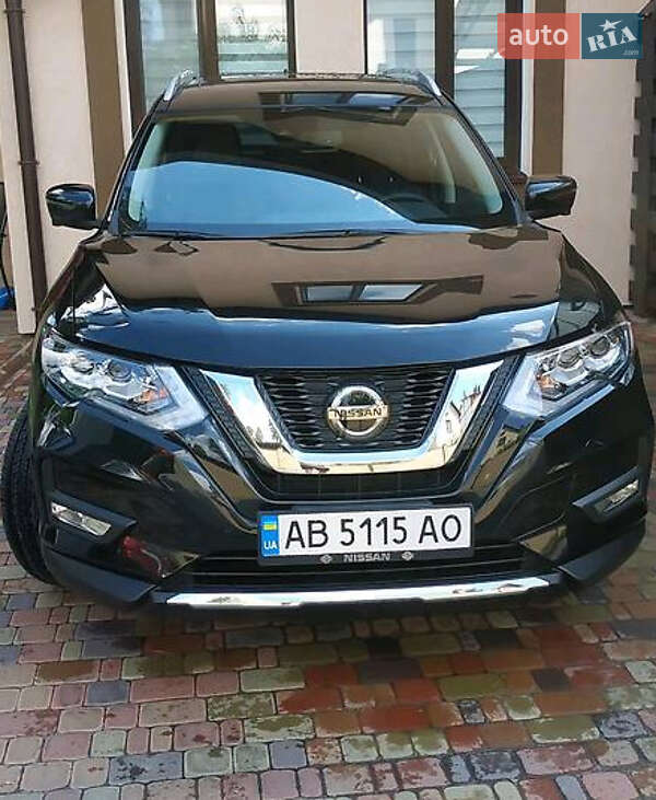 Внедорожник / Кроссовер Nissan Rogue 2018 в 