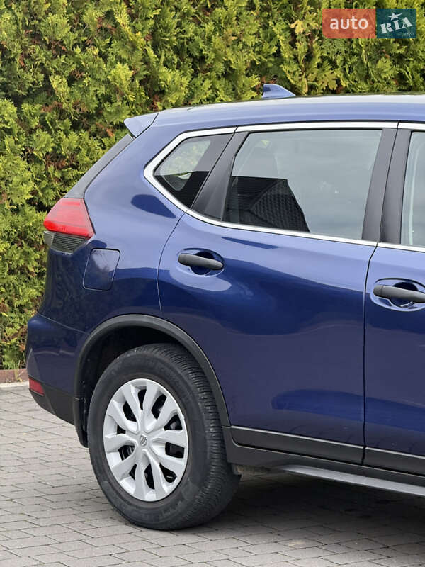 Внедорожник / Кроссовер Nissan Rogue 2017 в Стрые