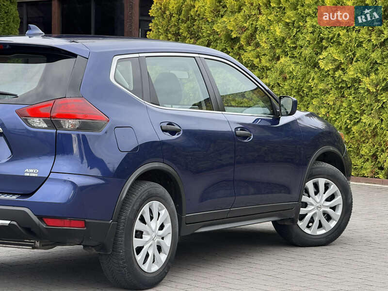 Внедорожник / Кроссовер Nissan Rogue 2017 в Стрые