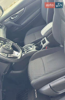 Внедорожник / Кроссовер Nissan Rogue 2019 в 