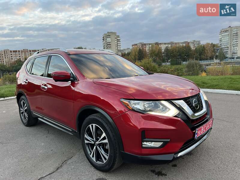 Внедорожник / Кроссовер Nissan Rogue 2017 в Ровно