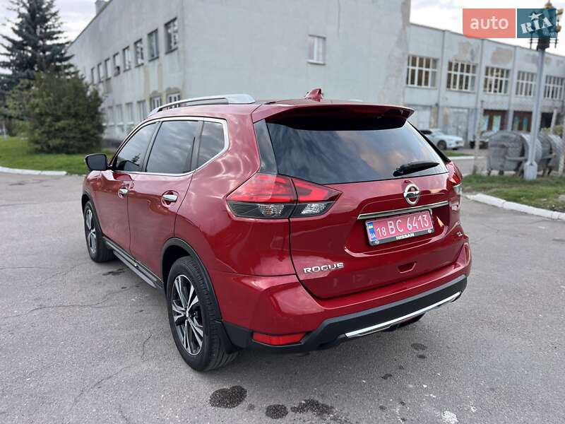 Внедорожник / Кроссовер Nissan Rogue 2017 в Ровно
